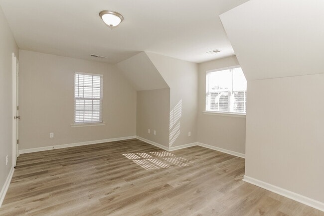 Building Photo - 2418 Carmathen Rd