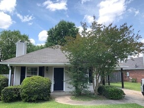 Building Photo - Two Bed / Two Bath in Barnett Bend For Rent