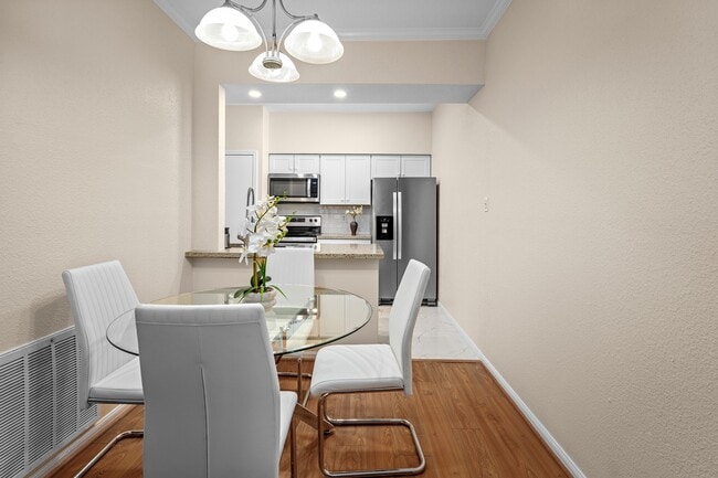 Building Photo - 2475 Underwood St