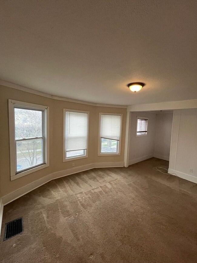 Building Photo - 12 Madison St