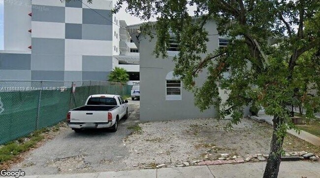 Building Photo - 633 NW 23rd Ct