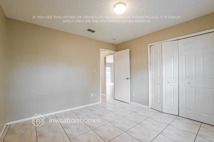 Building Photo - 2821 Saffron Dr