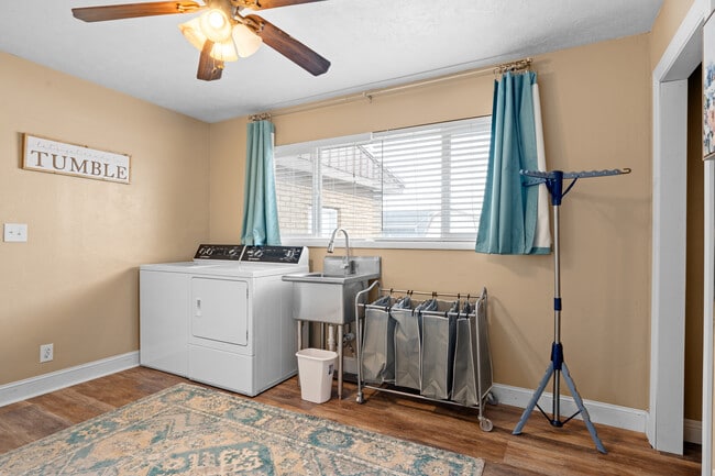 Building Photo - 428 Edwards Ave