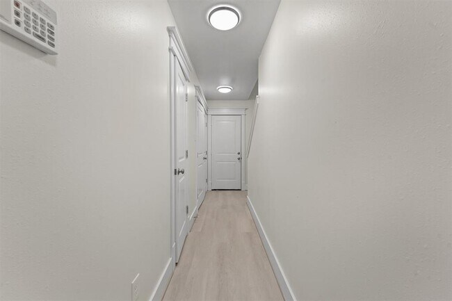 Building Photo - 1430 Suffield Ct