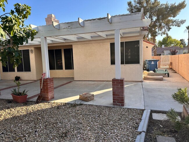 Building Photo - 5904 Alimar Dr