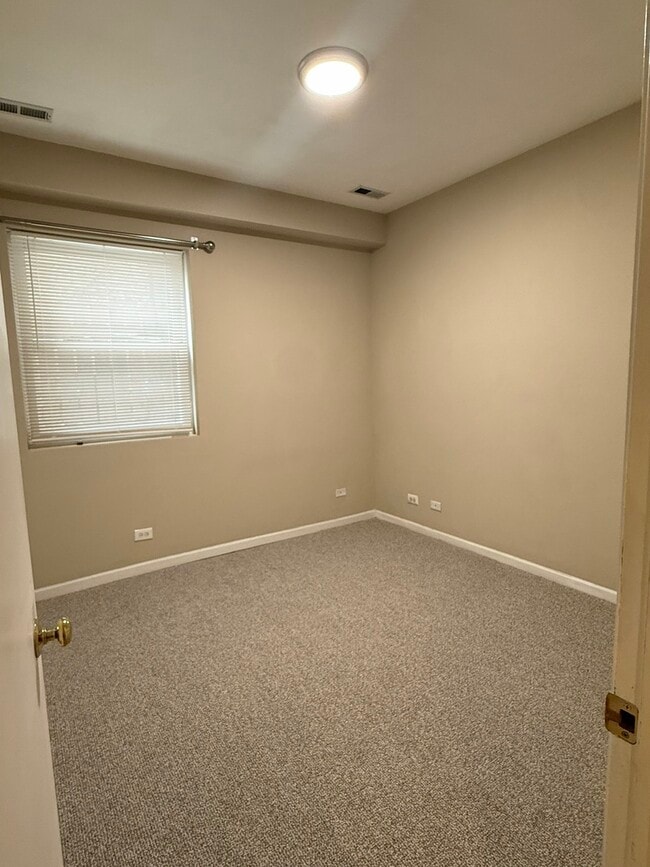 Building Photo - 1514 N Wood St