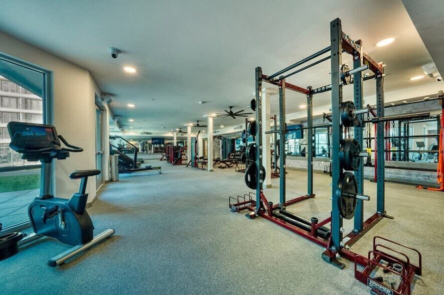 Building Photo - 390 N 2nd Ave