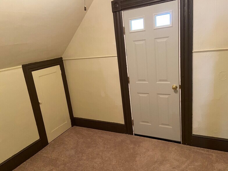 Office/extra room - 1506 Mississippi St