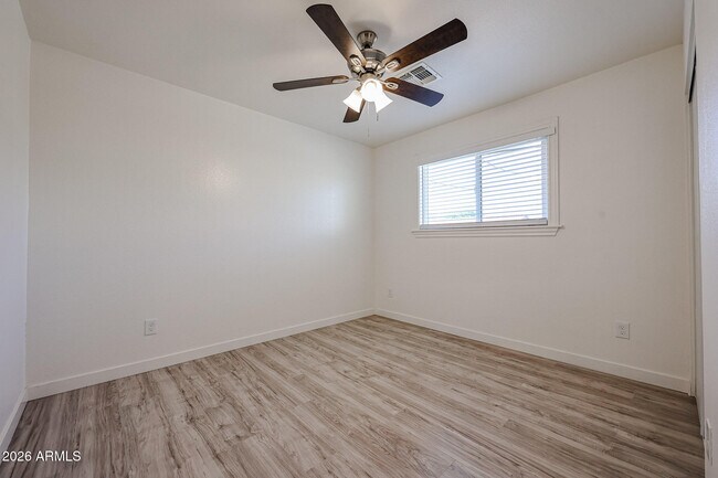 Building Photo - 7014 N 77th Ave