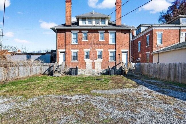 Building Photo - 1621 E Main St