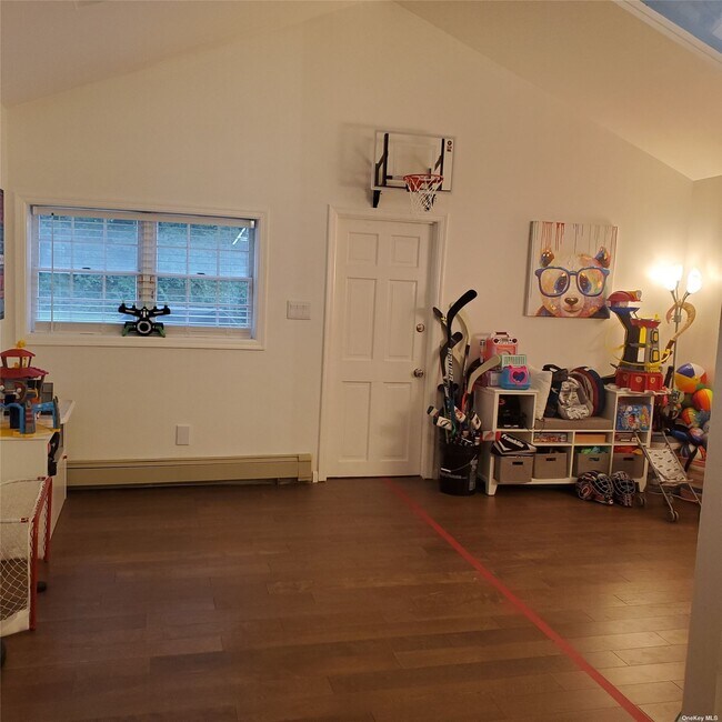 Building Photo - 174 Hegemans Ln