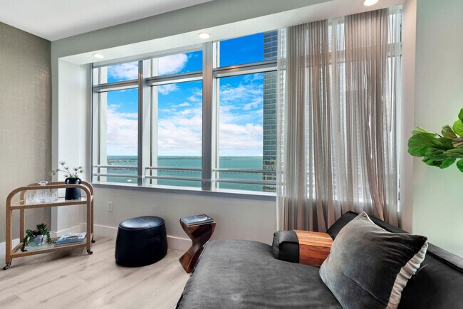 Building Photo - 1395 Brickell Ave