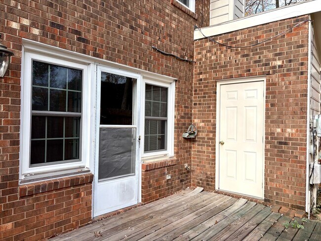 Building Photo - 3 Bedroom Townhome in Western Guilford District