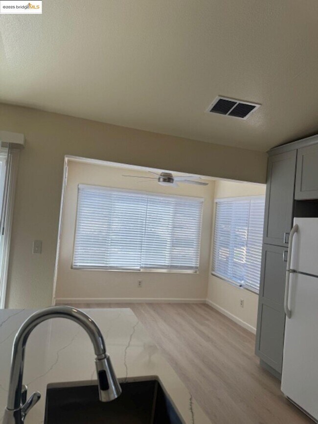 Building Photo - 3323 Blythe Dr