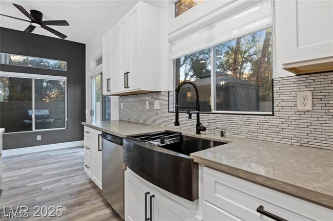 Building Photo - 4630 Laguna Vista St