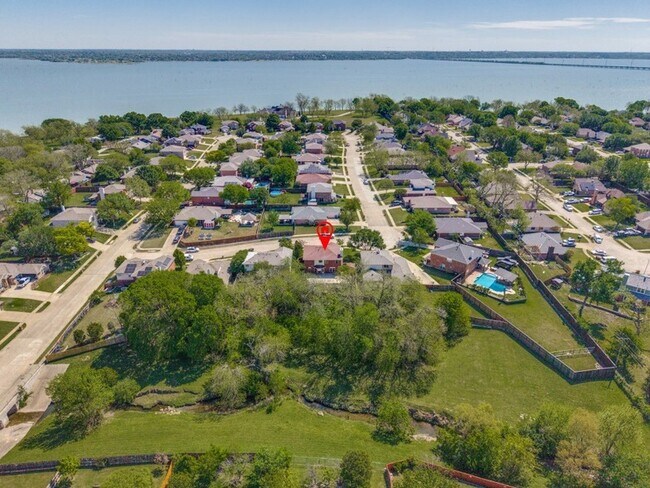 Building Photo - 8605 Treasure Cove