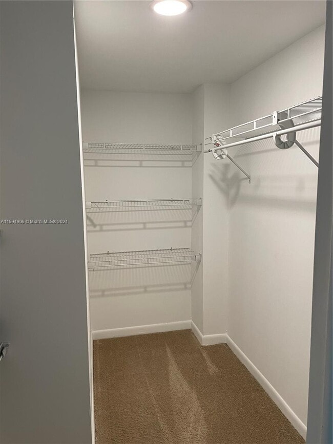 Building Photo - 250 Jacaranda Dr