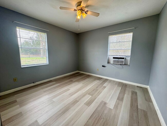 Building Photo - Pleasant 3/1 Brick Home in Rural Marianna