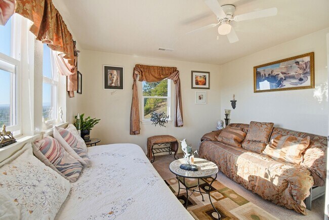 Building Photo - 9028 Burr St