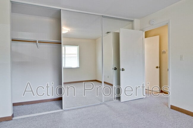 Building Photo - 180 Albacore Ln