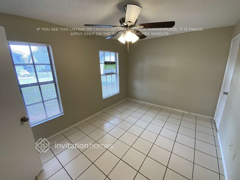 Building Photo - 3871 Biscayne Dr