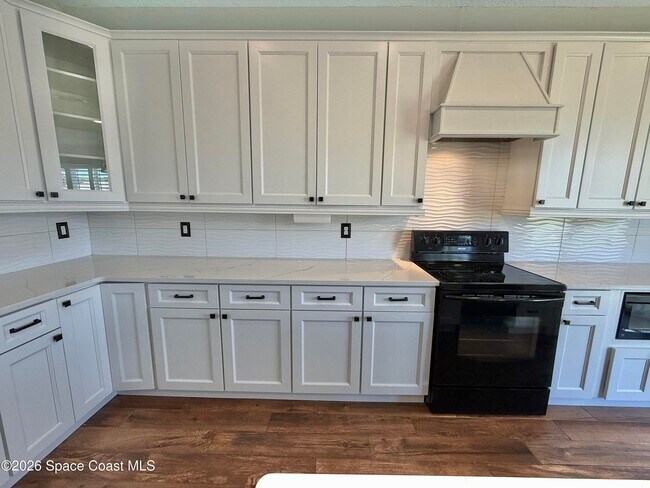 Building Photo - 1453 Santa Anna St SE