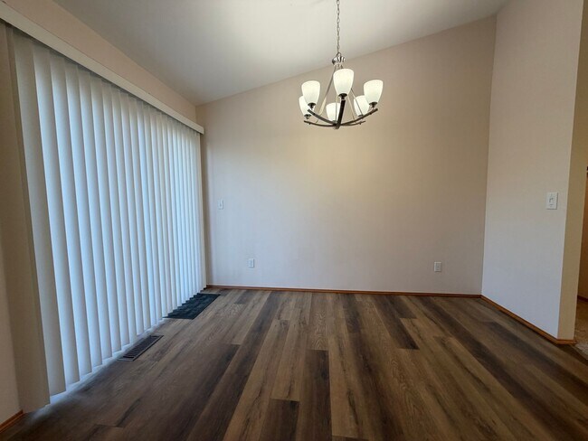 Building Photo - Beautifully updated 3-bedroom, 2-bathroom www.stillproperties.com