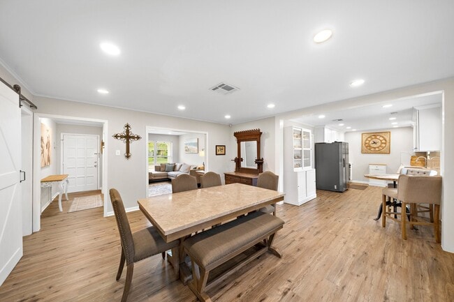 Building Photo - 5802 Effingham Dr