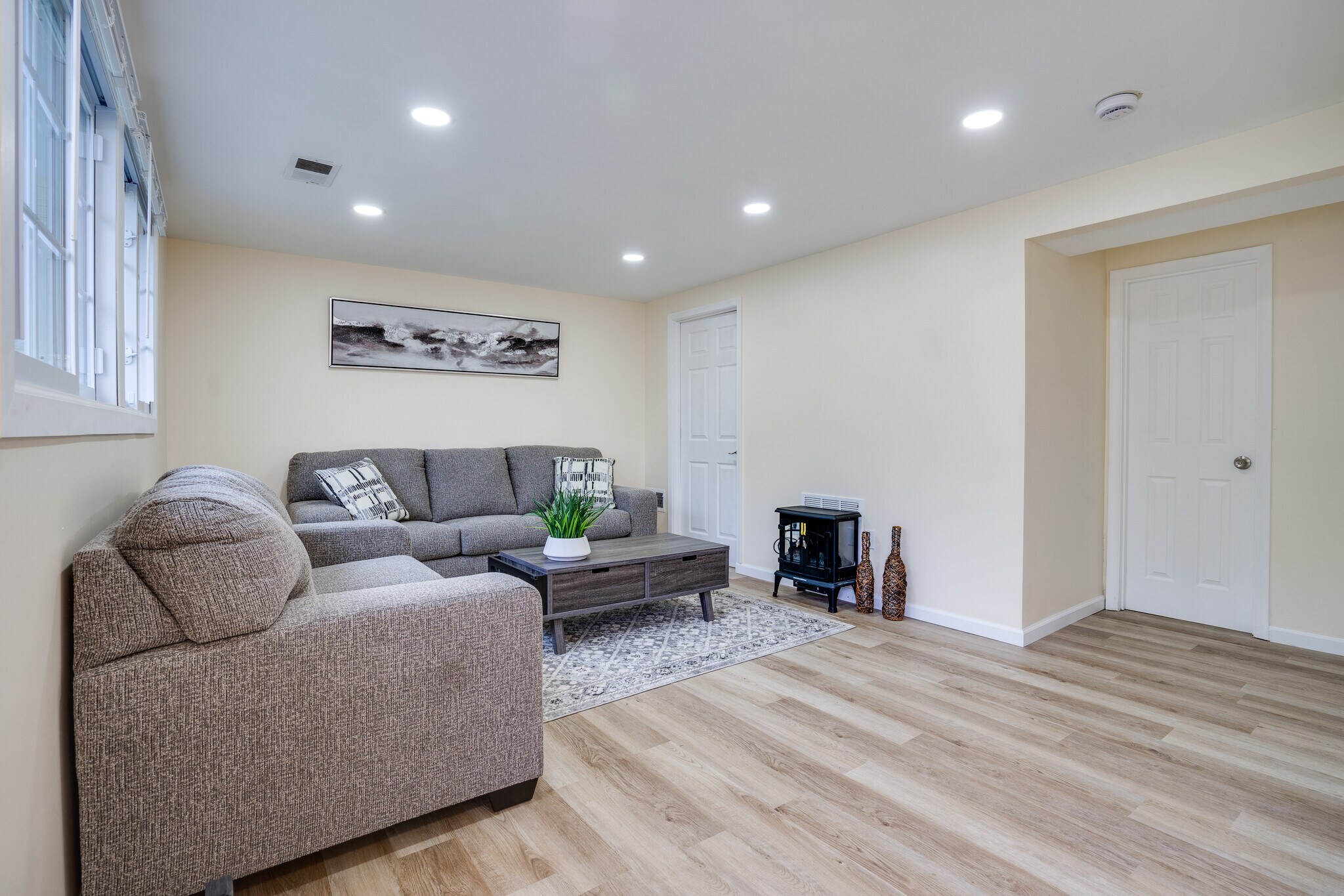 Building Photo - 14220 Fallbrook Ln