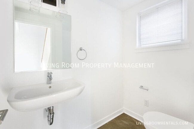 Building Photo - 4863 NE Going St