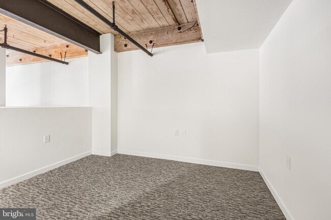 Building Photo - 303 Vine St