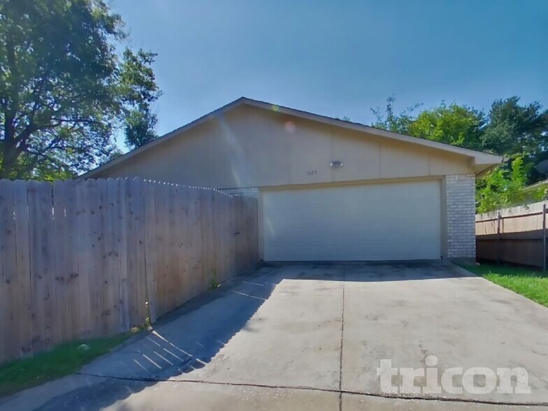 Building Photo - 7125 Hardwood Trail