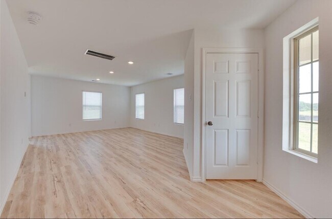 Building Photo - 11020 N Lake Mist Ln
