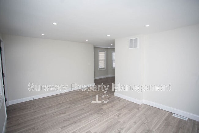 Building Photo - 200 Chestnut St