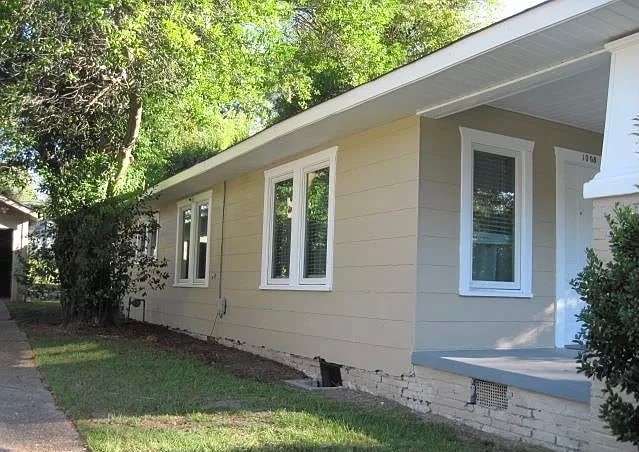 Building Photo - 1008 W Elm St