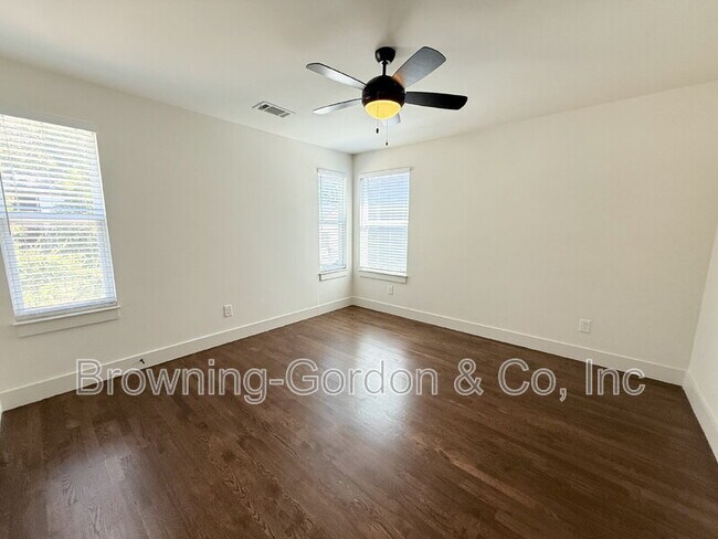 Building Photo - 2160B Whitney Ave