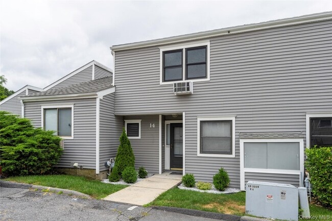 Building Photo - 14 Brewster Woods Dr