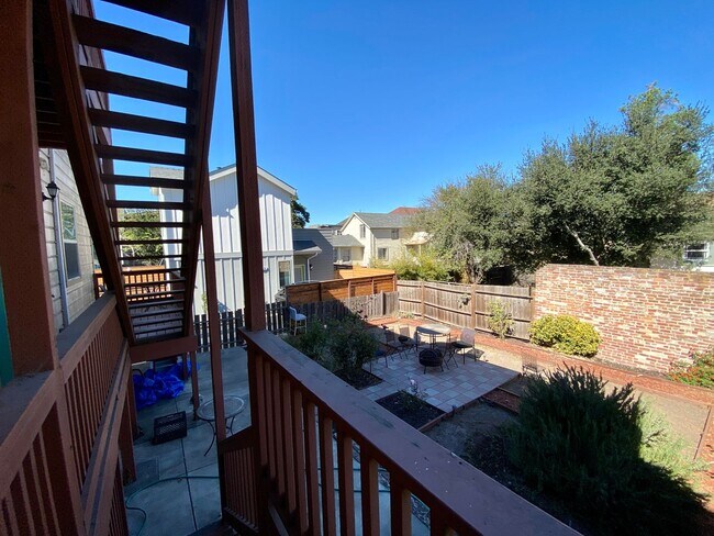 Building Photo - 860-866 20th St, Oakland, CA 94607
