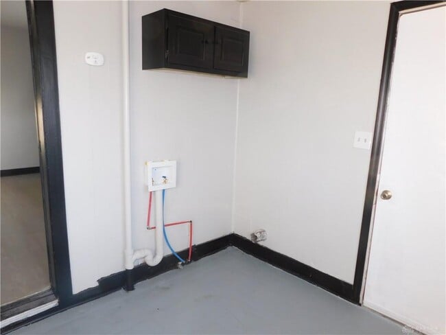 Building Photo - 611 W Columbia St