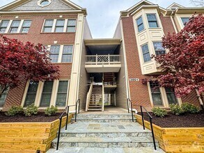 Building Photo - Fantastic 2 Bed 2.5 Bath Condo With A Spac...