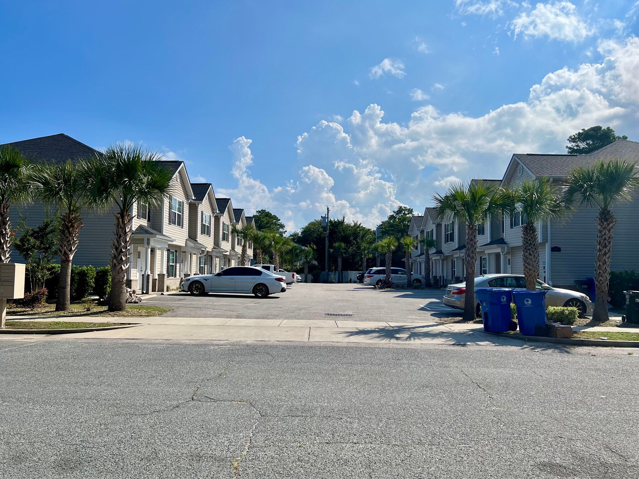 Building Photo - 609 37th Ave N