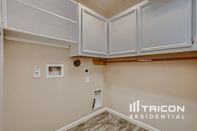 Building Photo - 11007 Overland Trail Dr