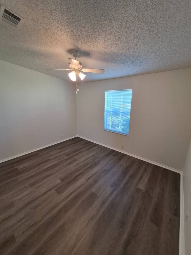 Building Photo - 2113 Sawgrass Ln