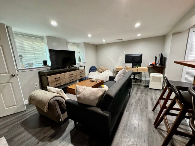 Building Photo - 62 Manet Rd