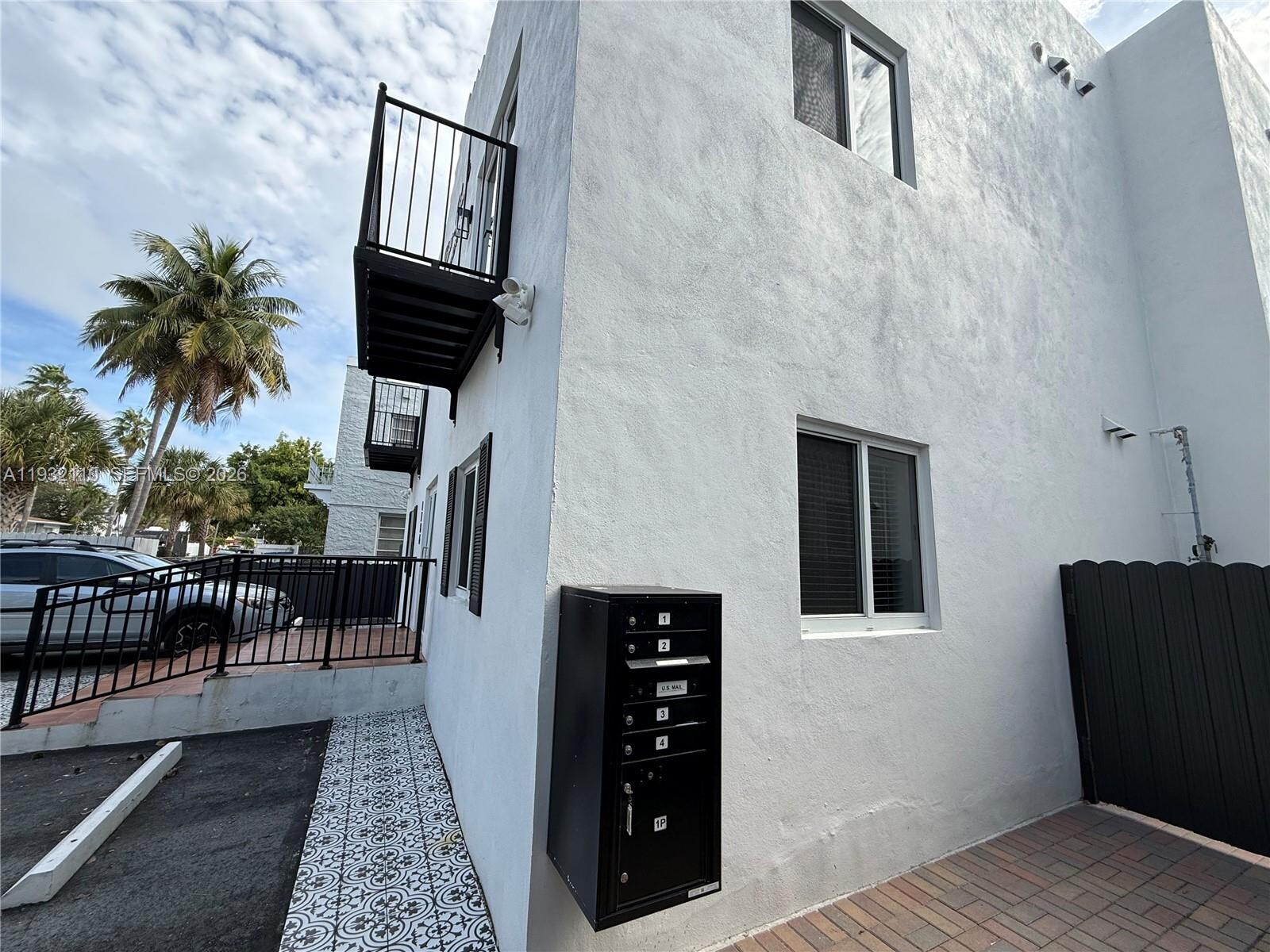 Building Photo - 1786 SW 9th St