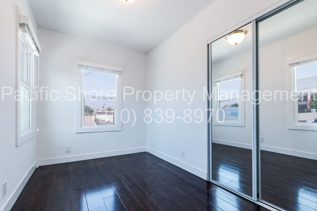 Building Photo - Mullen Duplex