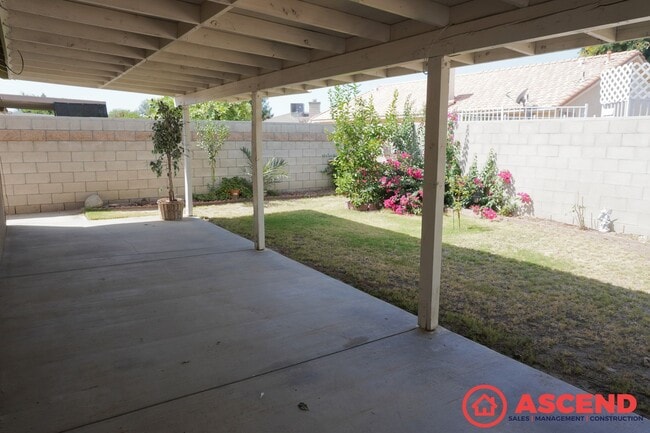 Building Photo - Spacious Home in Wasco!