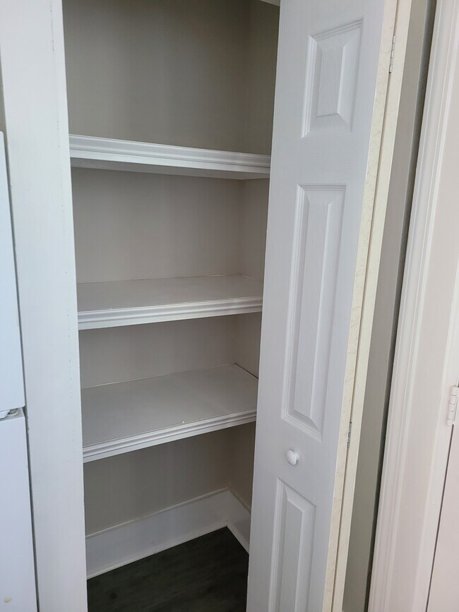 Building Photo - 305 Walker St