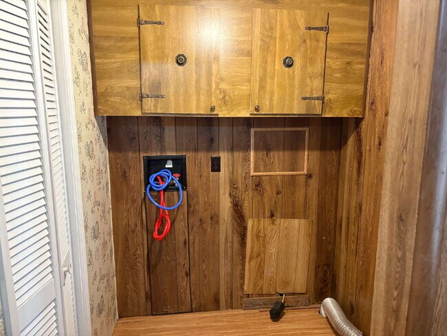 Building Photo - "Charming 3-Bedroom with 2 Full Baths in Hendersonville!"