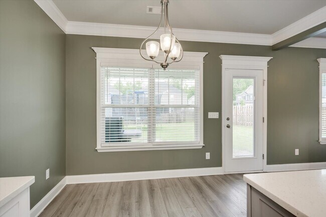 Building Photo - 707 Navan Ln